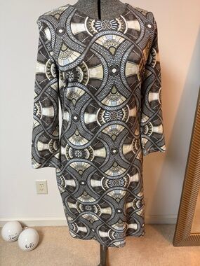 J. McLaughlin Gray and Cream Geometric Long Sleeve Shift Dress